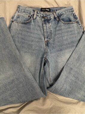 Fashion Nova Women’s Light Wash Crossover Jeans